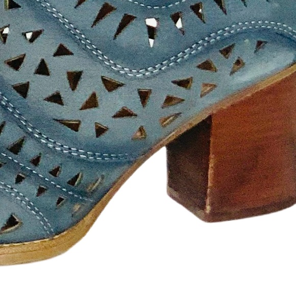 Sofft Westwood II Laser-Cut Ankle Boots Denim Blue Suede Upper Chunky Heels Sz 8 - Picture 11 of 11